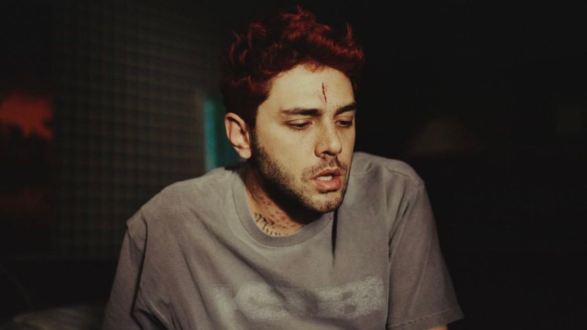 alloseriefr's tweet photo. 💫 « La Nuit où Laurier Gaudreault s’est réveillé » est la toute nouvelle série de Xavier Dolan, qui se dévoile un peu plus avec ces images. 

Bientôt sur Canal+ 👀 https://t.co/TUyUlKLreY
