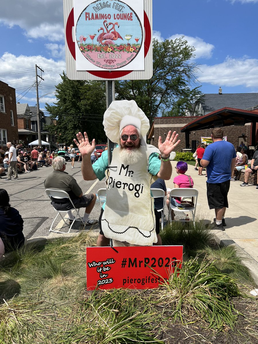 kaylarharding's tweet photo. #mrp2023 #pierogifest #polish here’s your winner! My dad is the best pierogi eater you’ll ever meet https://t.co/DNtnkviDUc