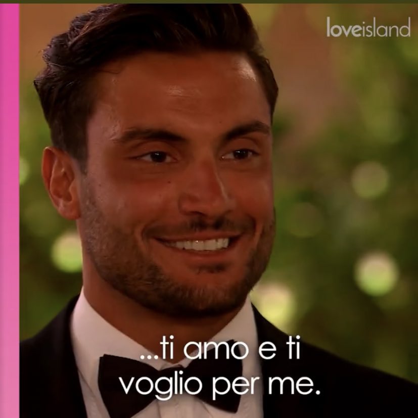 fruitybeckett's tweet photo. JUST FELL TO THE FLOOR #loveisland https://t.co/hCdoPbiG6M