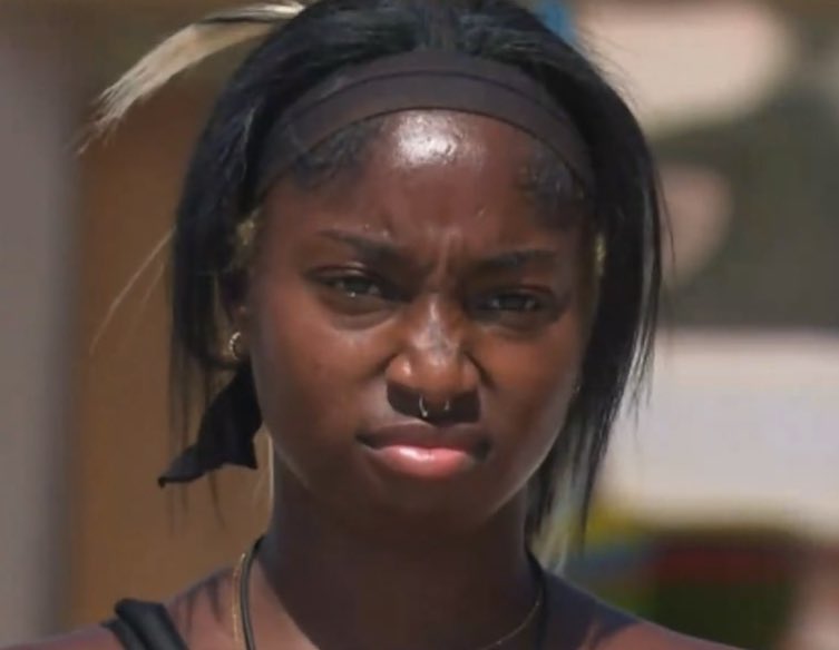 yeontansblog's tweet photo. I’m convinced Michael Owens is buying votes #LoveIsland https://t.co/94Gn0FZVm1