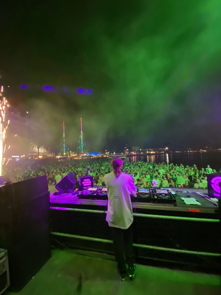 Thank you Ibiza ❤️ More than 10000 on the beach 🏖