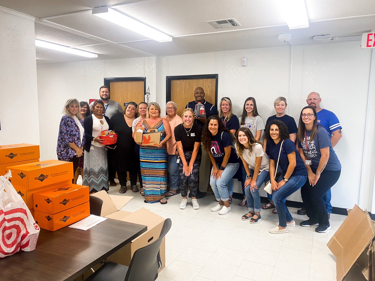 3rdMissAmberik's tweet photo. We had so much fun spreading the message of the Coffee Bean! Thank you to the SCPS nutrition and transportation departments for all that you do!! 

@RockyRunES @JonGordon11 https://t.co/NXpj8zeZQo