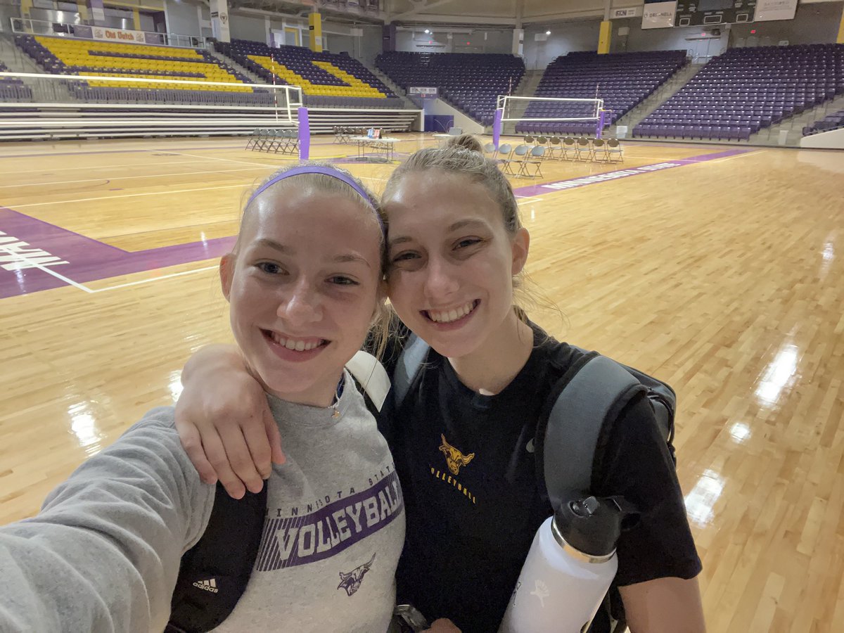 CSvball_25's tweet photo. Had lots of fun at the MSU volleyball camp with my sister and her team! Thank you so much Corey! @MNSUMankato @MinnStateVBall @finley_sims https://t.co/n9gnfXVu9y