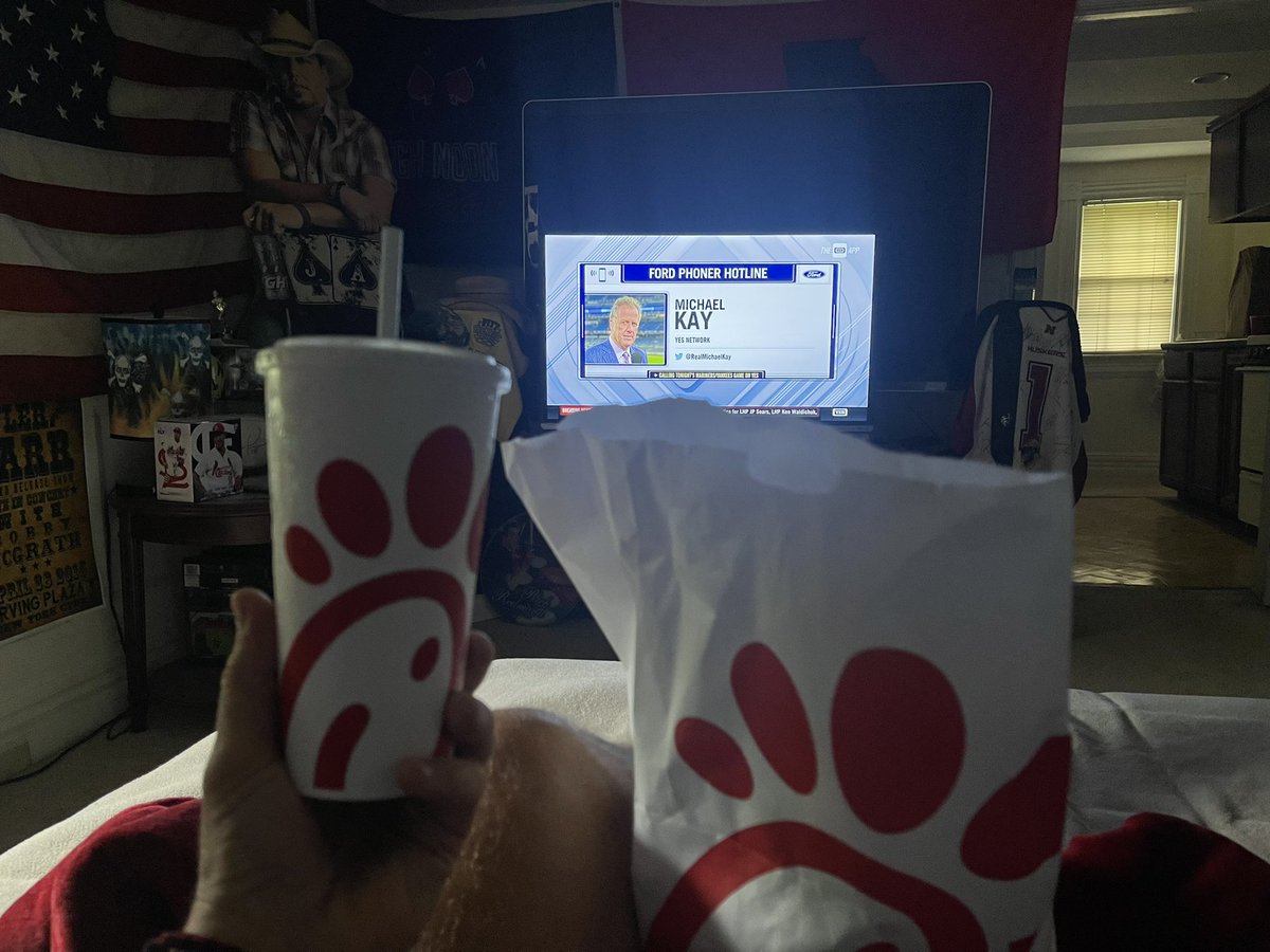 NJStud3's tweet image. Sunday’s are tough… Monday’s make it feel better 🐮 #eatmorechicken #fatkidproblems @ChickfilA