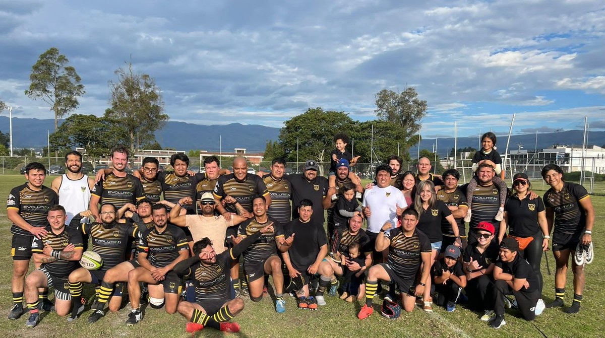CerberosRugby's tweet photo. Una familia unida #rugbyfamily https://t.co/AXRo0KRuhM