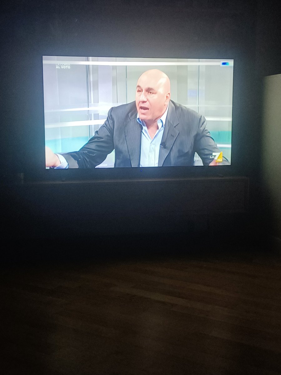 BarbatoRaf's tweet photo. Bravo @GuidoCrosetto, fuori casa il goal vale doppio....#Crosetto #La7 https://t.co/GGVFxl5RuQ