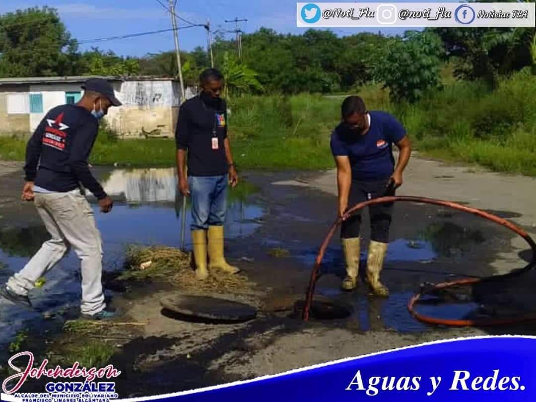 Noti_Fla's tweet photo. #Noti_Fla 📰🗞 📢 | ⚫🔴 Lunes 01/08, El equipo de la Coordinación de Aguas y Redes realizó destape de bocas de visita en la Poligonal A de Paraparal vereda 23, vereda 19 y Avenida Principal...

#LaCovidNoEsJuego https://t.co/teIbW1Prpj