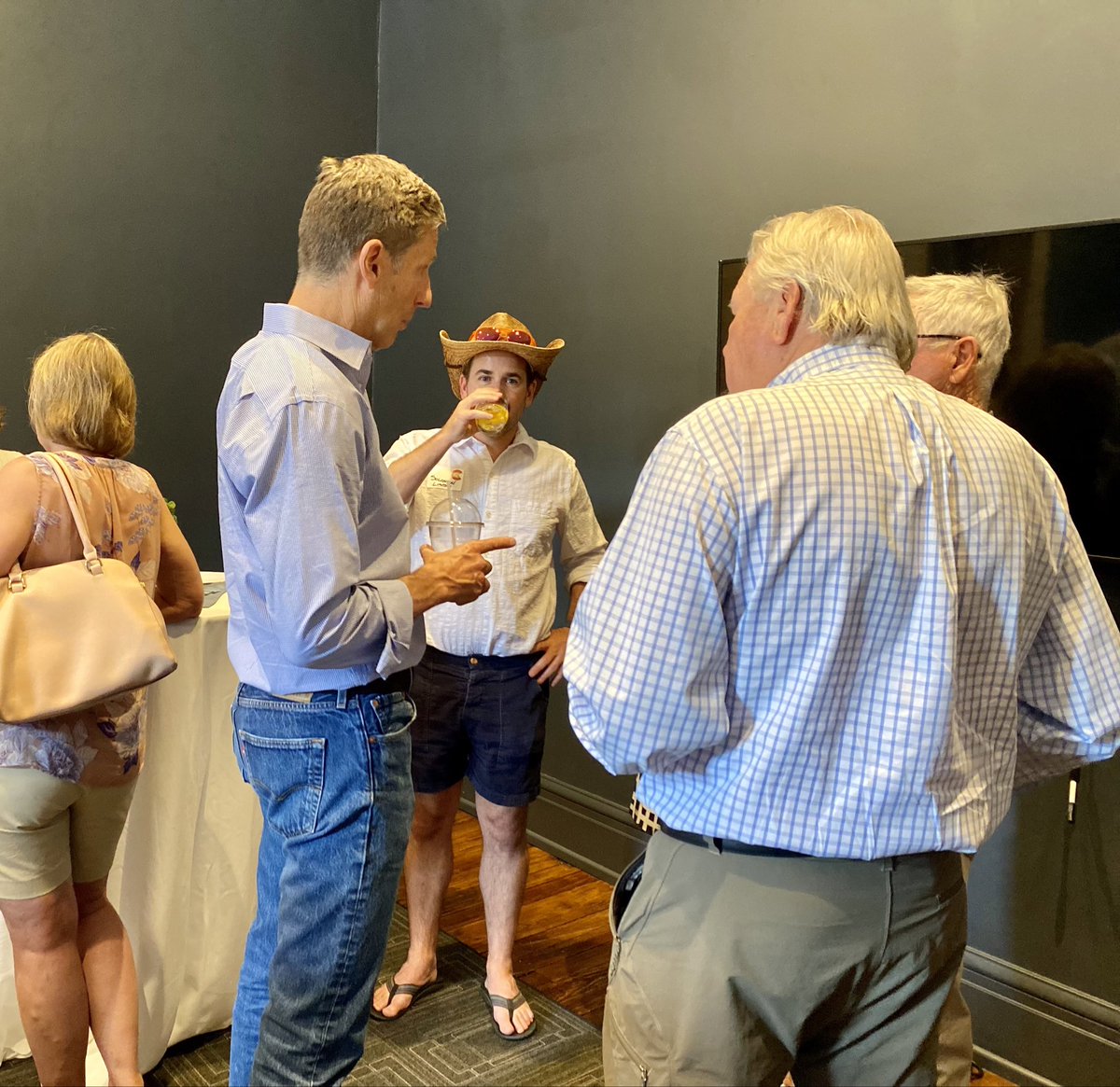 LangSias's tweet photo. Enjoyed visiting with folks in Glenwood Springs, Eagle and Grand Junction this past weekend. Learning how best to serve the people of Colorado from all over the state is a top priority. #costatetreasurer #langsiasforcolorado #transparency #copolitics #ColoradoCommonSense https://t.co/wPjoe5p9nc