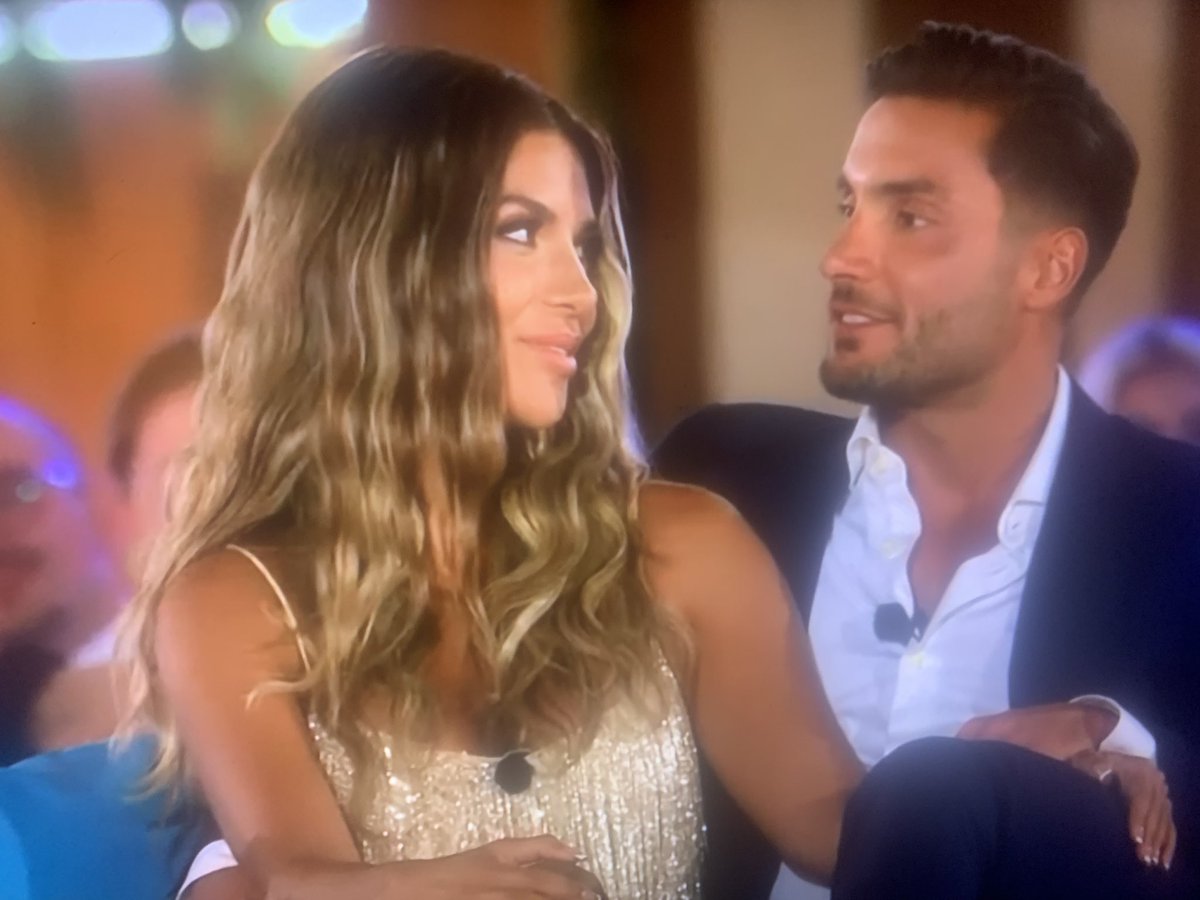 steroklayley's tweet photo. whatever happens they’re the winners.
 #LoveIsland https://t.co/iOYXLeWqsB