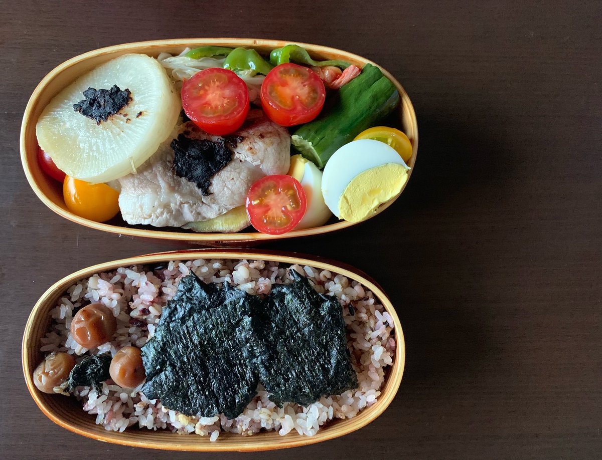 minakmari's tweet photo. homecooking
おはようございます。今朝のお弁当
無農薬の雑穀米(はと麦・押麦・きび・ひえ・あわ・黒米ブレンド)😋
今日も良い1日になりますようにー。
#boxedlunch
#無農薬野菜
#自家栽培
#homecooking
#japanesefood
#food
#料理
#家庭料理
#固定種
#自然栽培 https://t.co/QPGHNUjsi9