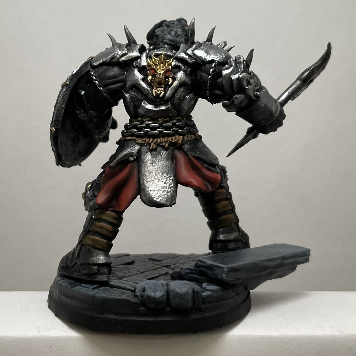 I had a lot of fun with this Eeürön Warlord by <a href="/MammothMinis/">MammothFactoryGames</a>! I’m always grateful to <a href="/MasterofMiniat1/">Master of Miniatures 🧙‍♂️</a> for a great print 
#miniatures #miniaturepainting #miniature #mini #wepaintminis #hobby #dungeonsanddragons #dnd #dnd5e #dndminiatures #ttrpg #rpg #roleplaying #roleplayinggames