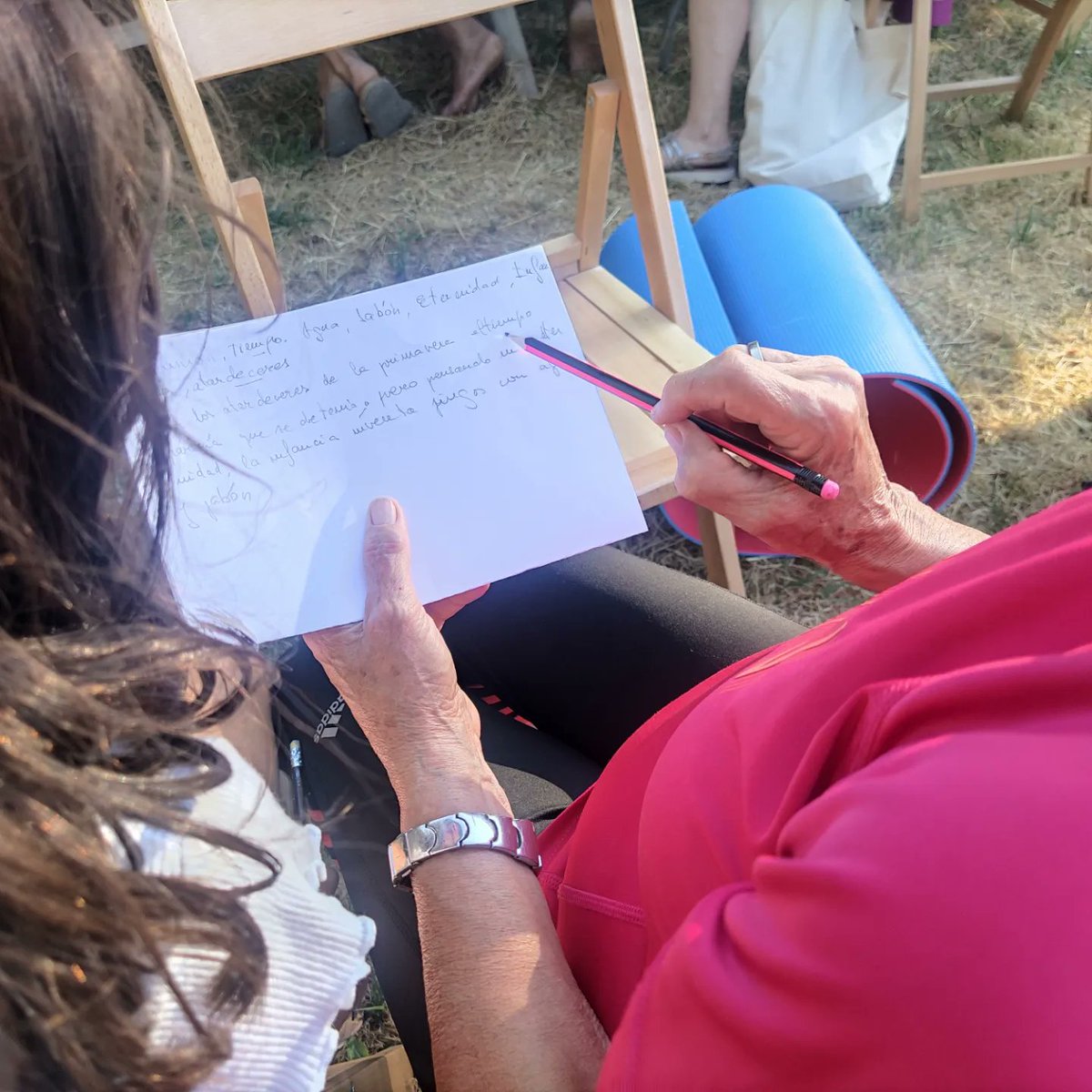 Intervención artística LAVADERO DE FUENTECANTOS (Soria): AGUA
PASO 1 Tarde literaria en preparando nuestros #trozosdevida acompañada de  la escritora Lucia Santamaría  y toda la gente bonita del pueblo.
Somos AGUA. 😊😊
#arterural #julitaromera