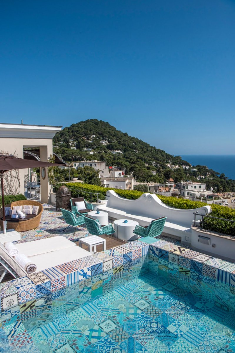 cppluxury's tweet photo. Jennifer Lopez stayed at Capri Tiberio Palace during her visit to the island where she performed for the UNICEF concert by LuisaViaRoma
#Capri #CapriTiberioPalace #JLo #JenniferLopez #JLoCapri #ShedirCollection #luxuryhotels #Caprese #IslandOfCapri #LuisaViaRoma @LuisaViaRoma https://t.co/3v5jIOLZXx