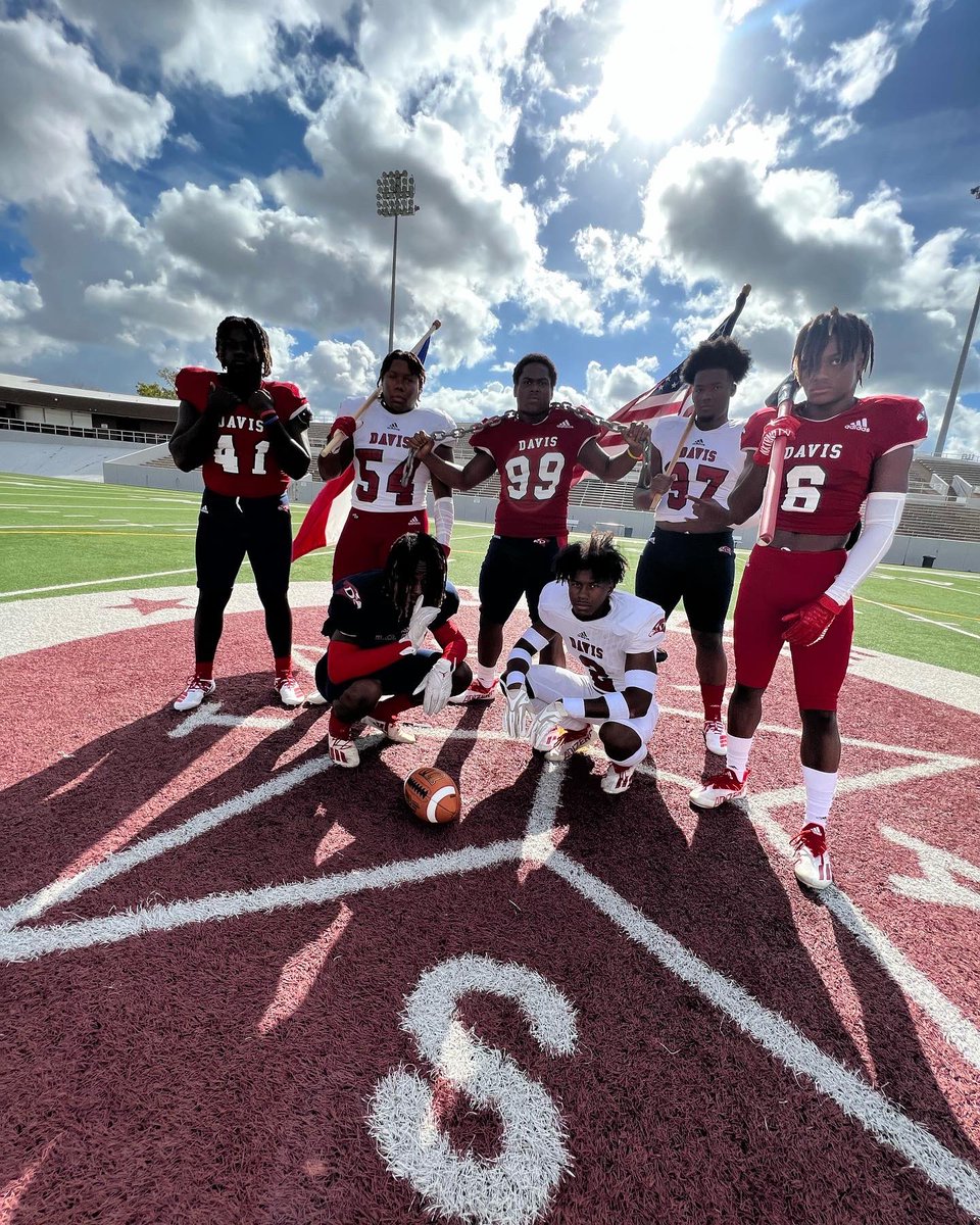 Senior Szn loading… #flyboyz <a href="/Stxephen37/">Stephen Howard Jr</a> <a href="/ontheradar_kee/">Keenen “ THE LION “Wyre</a> <a href="/ReggieB54/">Reginald Berry</a> <a href="/dom_d1/">Dominick Shambo</a> @_TheCarterShow @DemarionFearen1