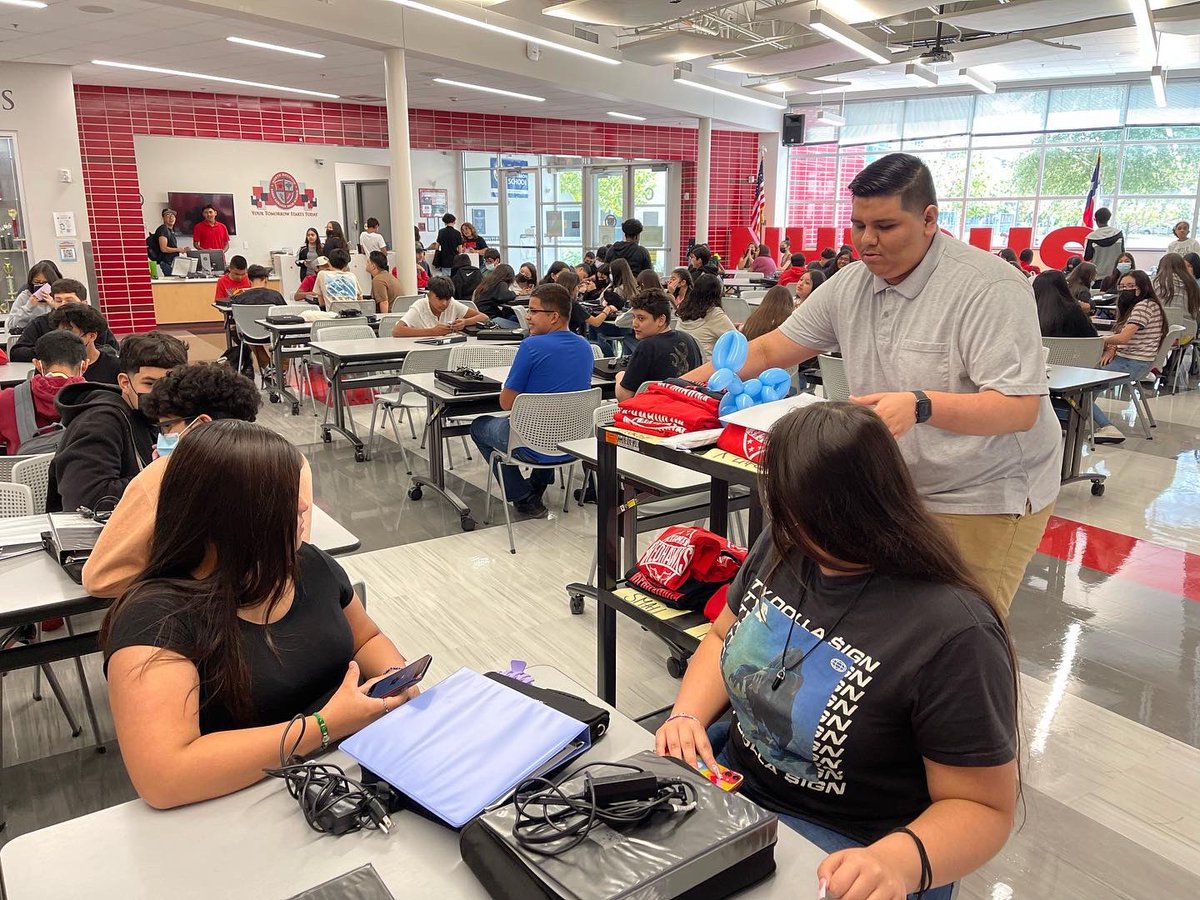 HISD_NHECHS's tweet photo. We are back Redhawks! 😊 Huge welcome to our incoming freshman who have started their weeklong Fish Camp today! We are beyond excited to have you all on campus and welcome you to your new home. See you tomorrow Redhawks and always remember “Your Tomorrow Starts Today”. 📚 https://t.co/DimGDeL0r5