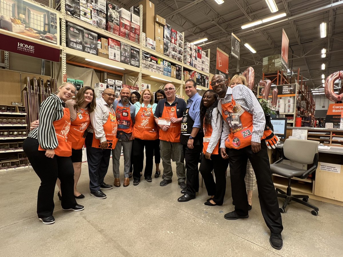 More with Team #1901, Broadview, Chicago, IL!  We had a great time celebrating our amazing people!  Thank You all Team!