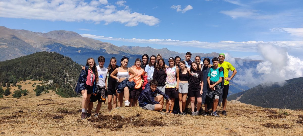 esplaimonjove's tweet photo. Ahir el grup de joves Sparks va tornar dels campamenta de Planoles, on van ajudar a iniciar el canal de televisió Sparks TV, de Món Jove Corporation. 
Durant aquests 9 diea han gaudit molt i s'ho han passat molt bé! https://t.co/JAutO8Zm0X