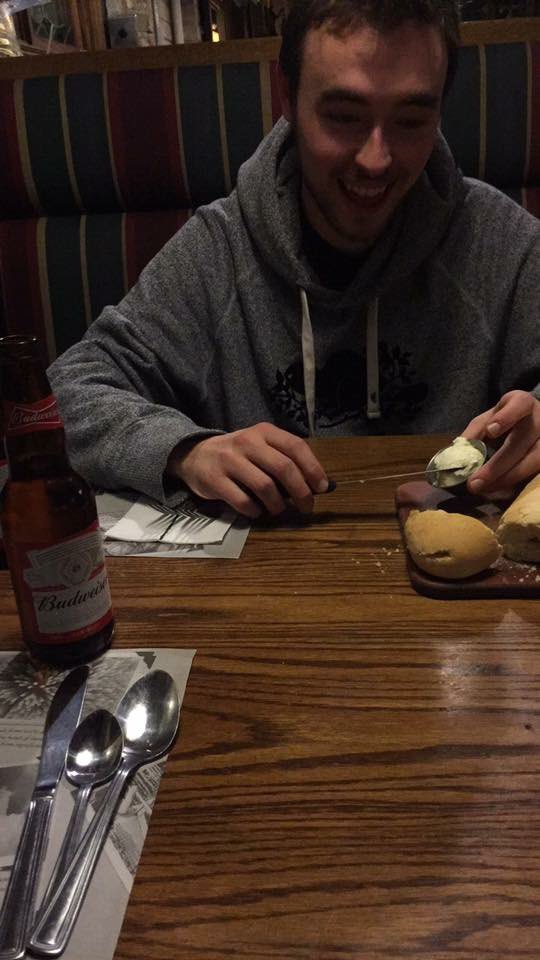 BringChicken's tweet photo. Eating bread, waiting for the hunters chicken like @OldSpaghFactory https://t.co/g6UYTtsVF2