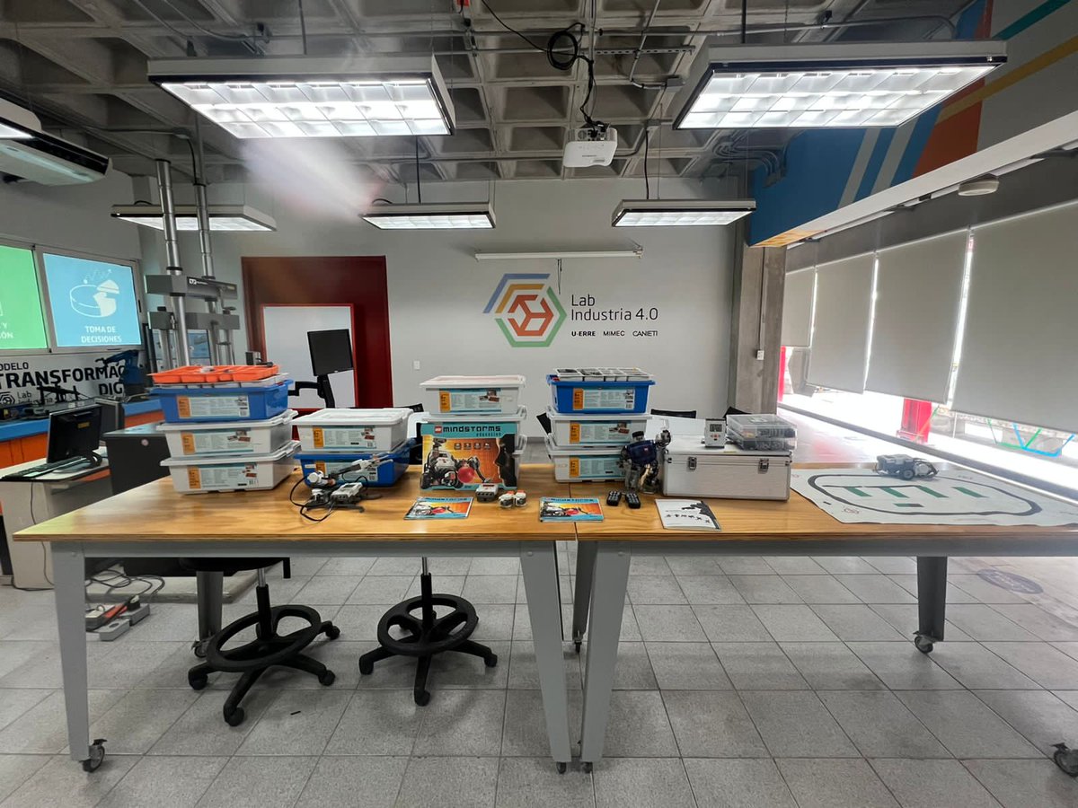 Csoftmty's tweet photo. 🤖🤖🤖 Se realiza el taller de Robótica Básica en el laboratorio de Industria 4.0 de la Universidad Regiomontana.
#axtateen #stem #technology @URegiomontana https://t.co/slgDSvlvmI