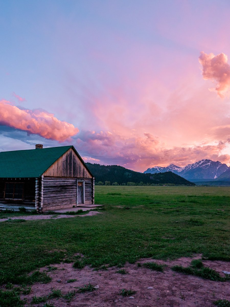 nev_in_color's tweet photo. sundown out west. https://t.co/WBPSpdnVkn