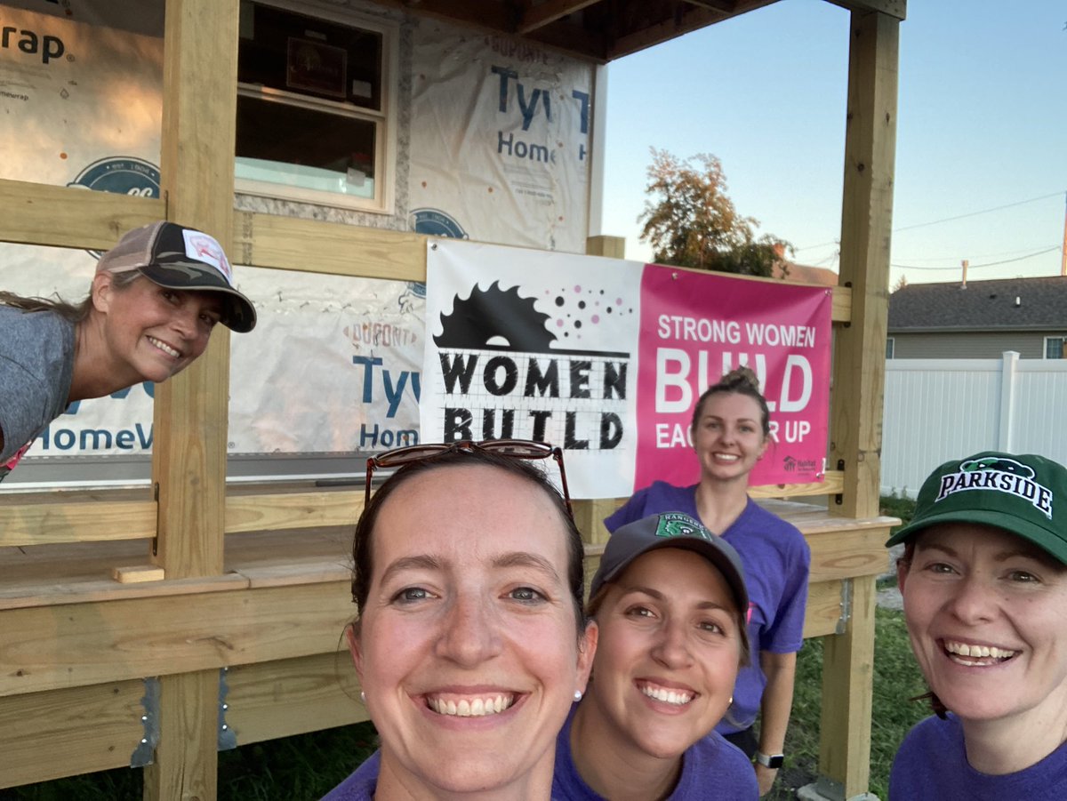 BareaLeigh's tweet photo. Great night with Habitat for Humanity of Kenosha with the @uwparkside Bold Leaders for #WomenBuildWeek! 💪🏼🏡 https://t.co/r7KlJhEUdD