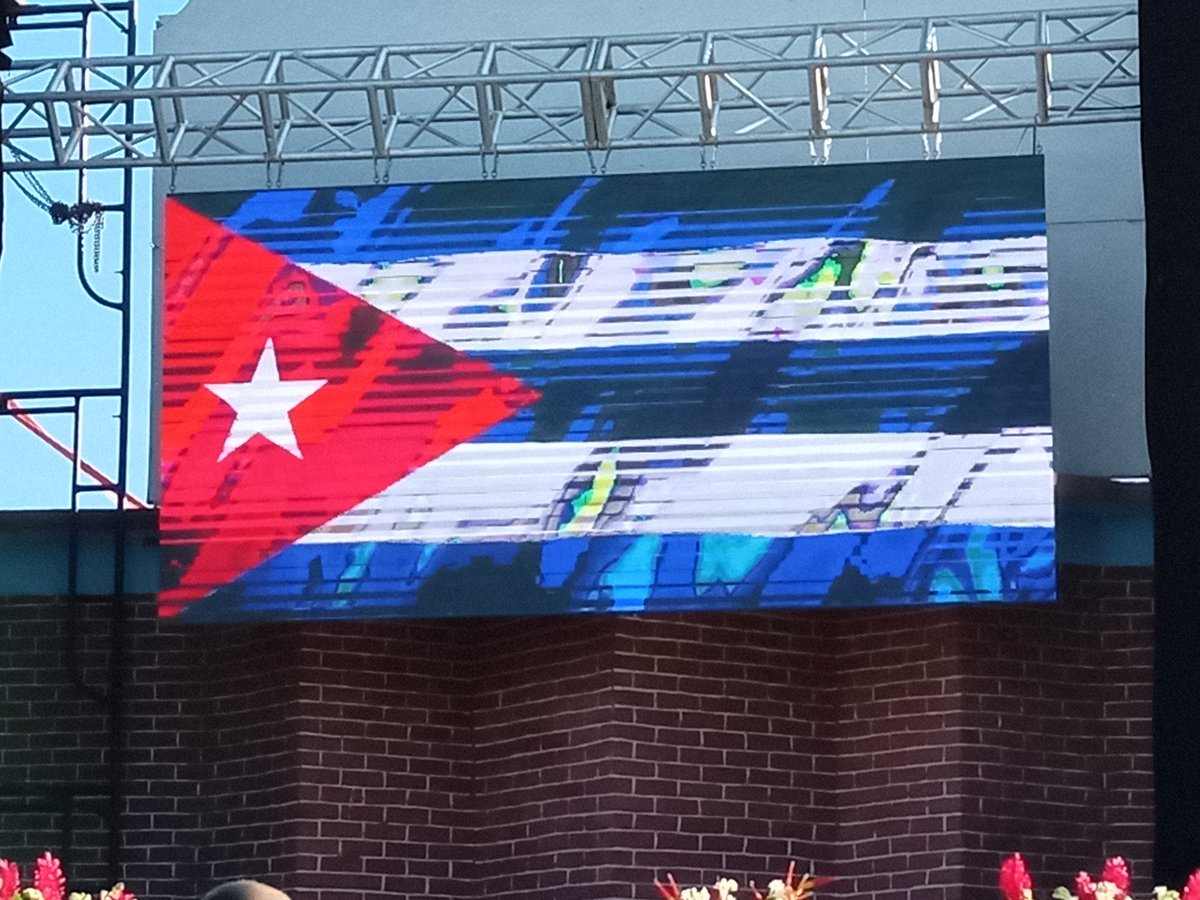 #CubaEsAmor. Nuestra bandera, la más bella que existe, la defenderemos a cualquier precio. #CubaPorLaPaz. #PatriaOMuerteVenceremos. <a href="/CapoNapoles/">Yanaisi Capó Nápoles</a> <a href="/escribano_cruz/">Francisco Alexis Escribano Cruz</a> <a href="/GobiernoGranma/">GobiernoGranma</a>