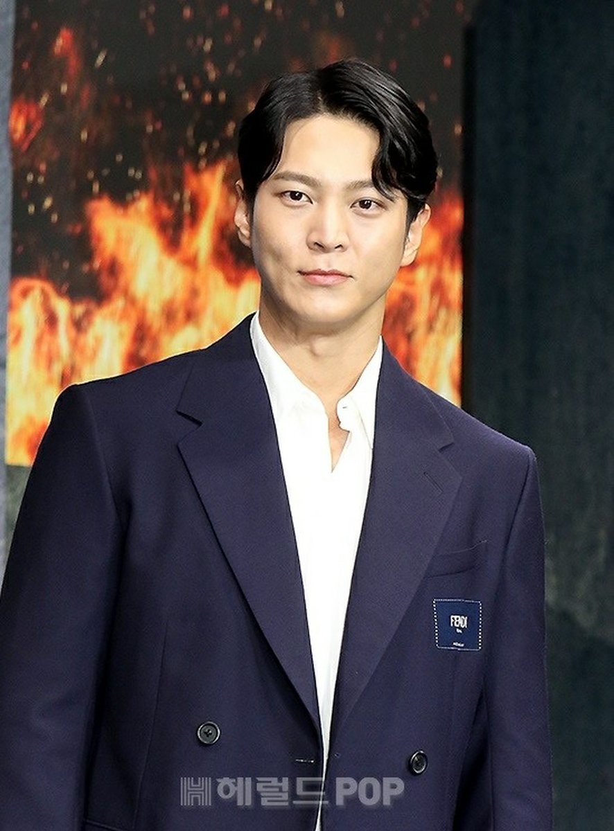KpopCeleb tweet media