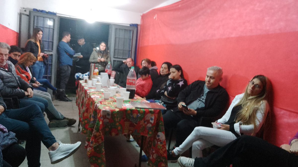 Esta tarde compartimos junto a amigos de #Confluencia una charla sobre manejo de Redes sociales. Más que nunca estamos unidos, somos un buen equipo de trabajo 💪