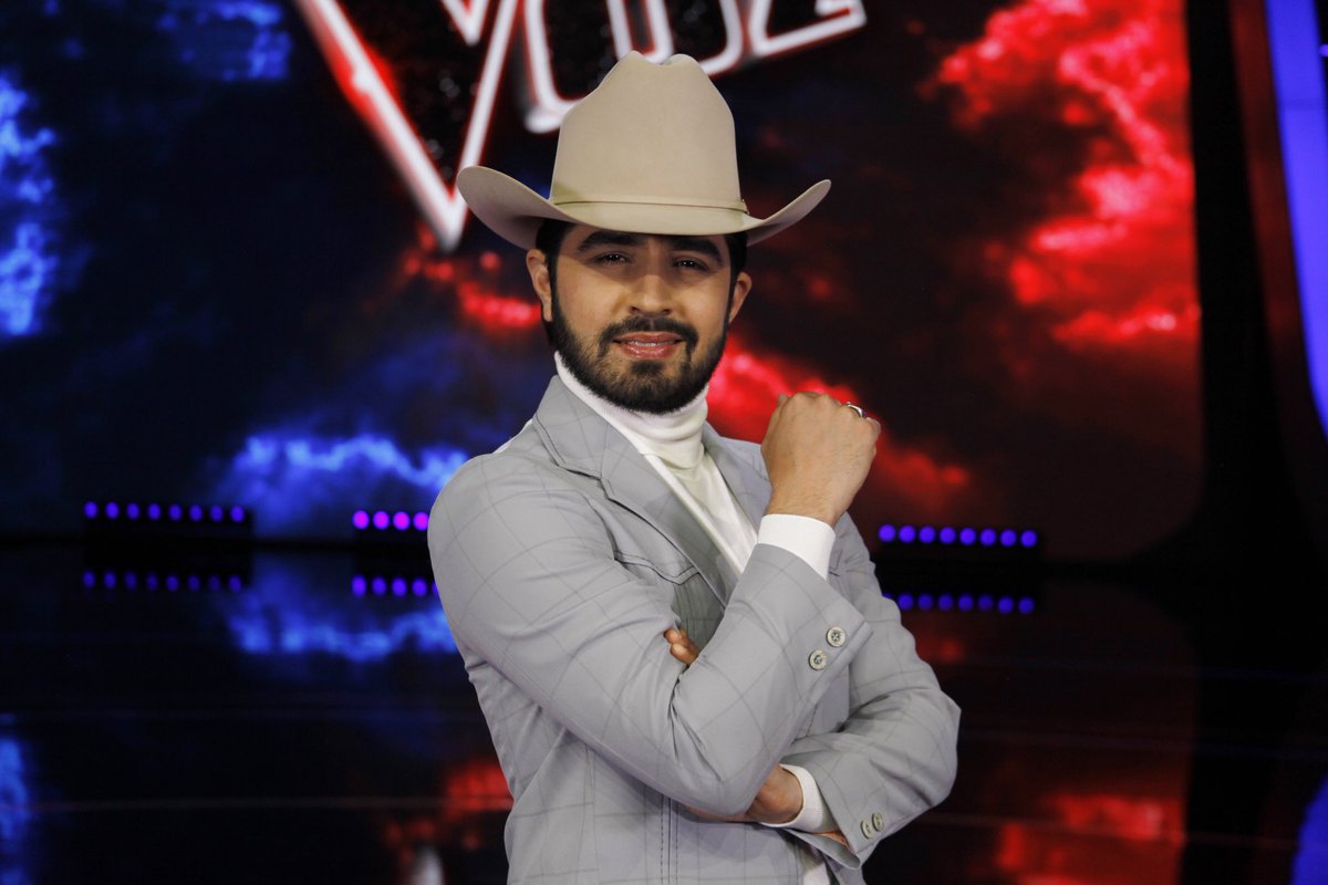 ¡Qué guapo <a href="/JossFavela/">JossFavela</a>! 😍🤠🧔🏻‍♂️ 
Su equipo es de los mejores, la tiene difícil para elegir. 🔥🎶 

Te leemos con 👉🏻 #Top3LaVoz  📲
#LoVisteEnAzteca