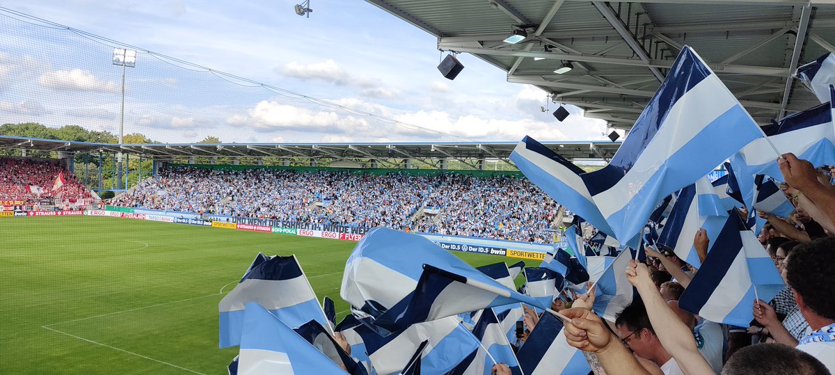 PuckJansen1954's tweet photo. In een ware Pokal Krimi won #UnionBerlin in de verlenging met 2-1 van @ChemnitzerFC #CFCFCU Sfeer was top in het stadion. https://t.co/NX3vTA3tKa
