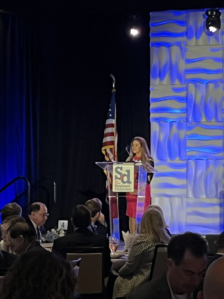 davidptp07's tweet photo. Great opportunity to speak with #California Congressmembers at the Congressional Luncheon organized by @SDChamber with @repdarrellissa, @RepSaraJacobs, @RepJuanVargas & @RepScottPeters about cross-border collaboration 🇺🇸🙌🏽🇲🇽 for the benefit of the #CaliBaja Megaregion #DCinSD https://t.co/l1naY0Vyig