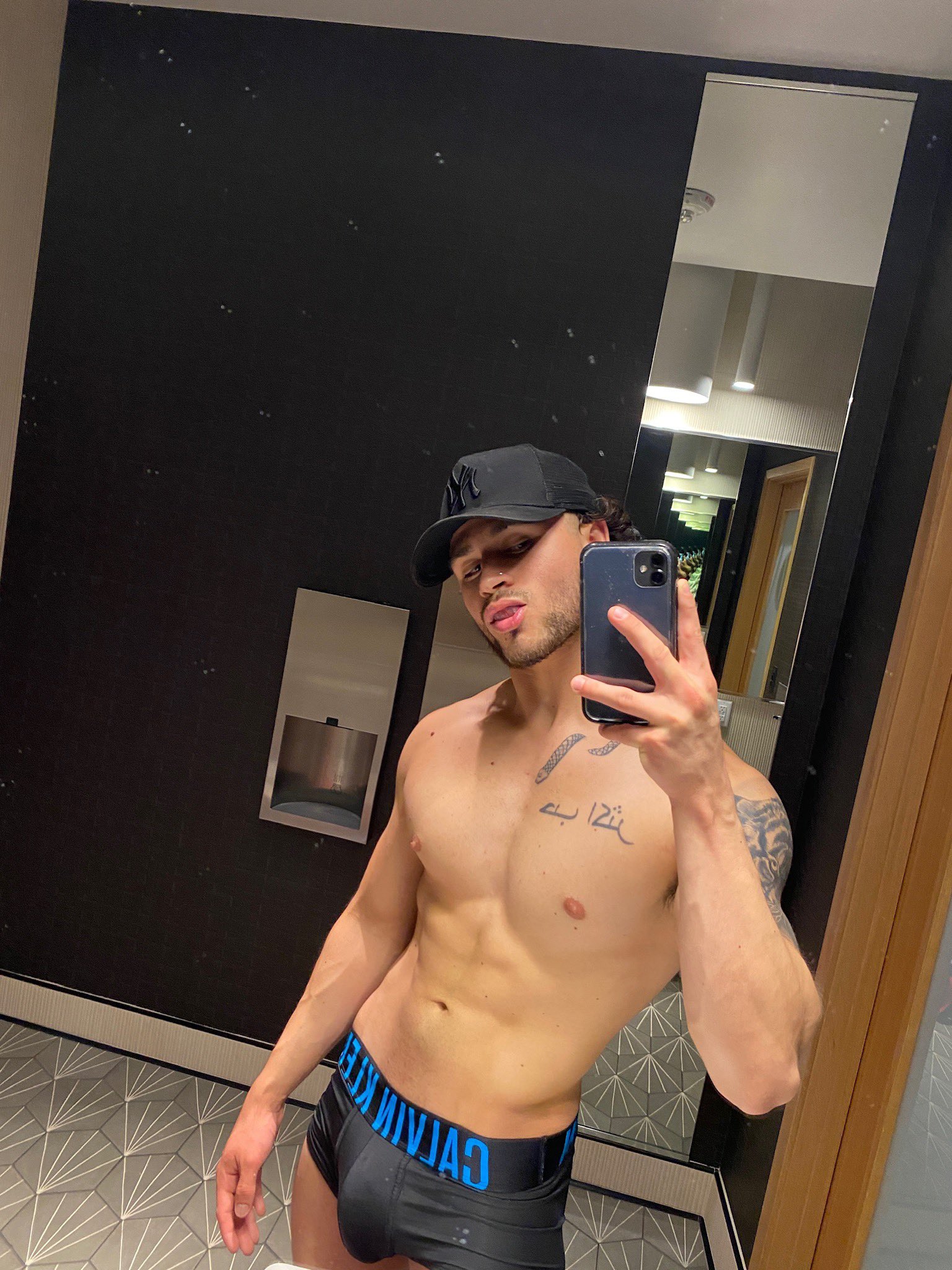 just about porn on X: RT @v4lenci: notice anything?  t.covT2UlBtTMc  X