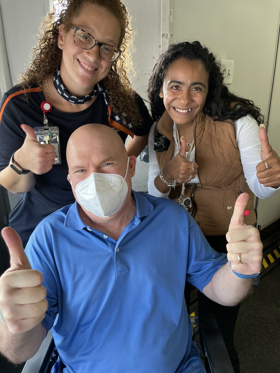 dantate2's tweet image. Massive kudos to @JetBlue for my first flight with full on ALS. Hilda and Laura in BOS were so special I insisted the selfie! 💕TY DCA team was super also- see ya on return. You ladies made the trip almost easy and that’s saying something! @JetBlue fan