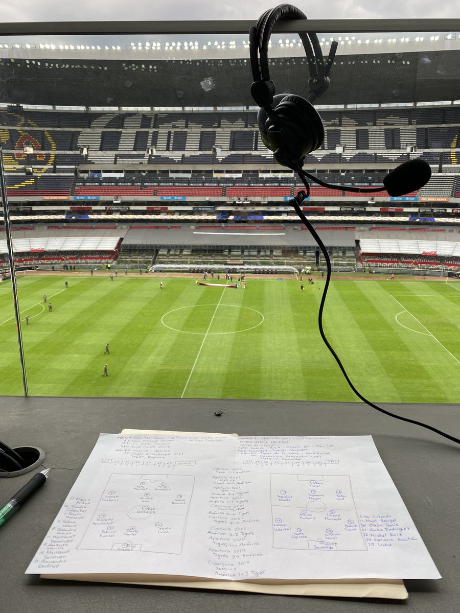 sofiamogo's tweet image. Narré mi primer partido en el Estadio Azteca. 

Muchas gracias por el gol, @miafishel10 lo disfruté muchísimo.