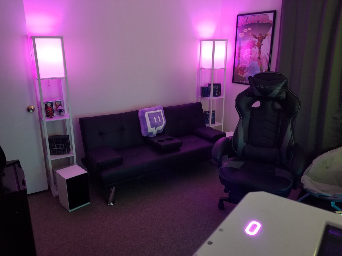 IamEmericuh's tweet photo. @Cau7ioN had a tv above my setup for movie nights made my bg look cool and was functional! and you know casting couch was an option XD https://t.co/iuIBaNRNIJ