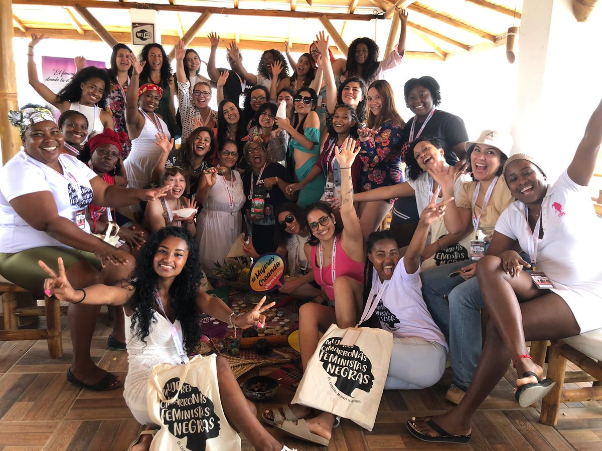 JUAKITA007's tweet photo. No es romantizar los tiempos difíciles, es reconocer que ELLAS, LAS CIMARRONAS DE MI VIDA SIEMPRE HABLAN DE CONTINUAR AUNQUE TODO PAREZCA INSOSTENIBLE.

#ProyectoRECLAMA  #AmandlaMedio #MiradasNegras #MujeresOrganizadas #MujeresPolíticas #MujeresActivistas  ♥️✊🏿♥️✊🏿♥️✊🏿♥️ https://t.co/Q14NH4tng0