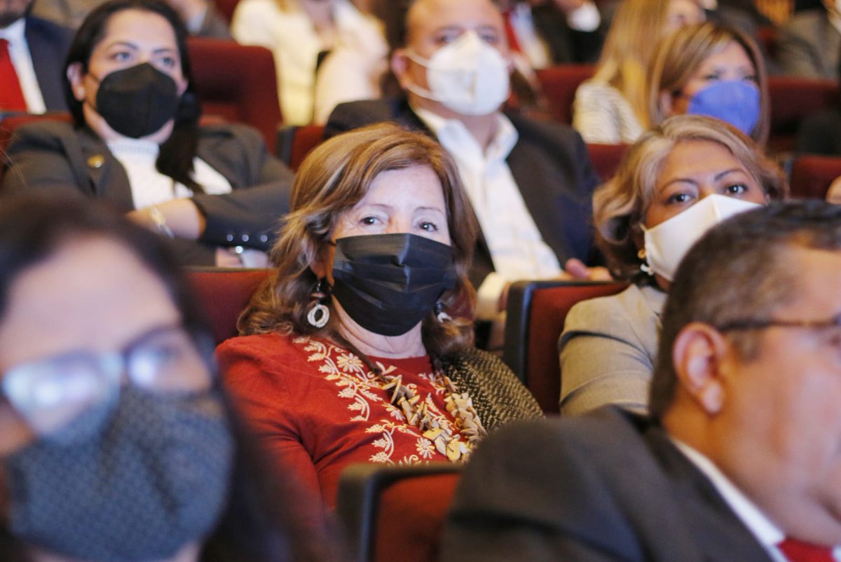 INEA_Mich's tweet photo. En el Teatro “Morelos”, el Mtro. Alfredo Ramírez Bedolla, Gobernador del Estado, presentó el PLADIEM 2021-2027, para mayor efectividad en el actuar y realización de acciones de los funcionari@s del Gobierno Estatal, donde estuvo la Profra.Sandra Luz Valencia, Enlace de #INEAMich. https://t.co/W9skjp5wfp