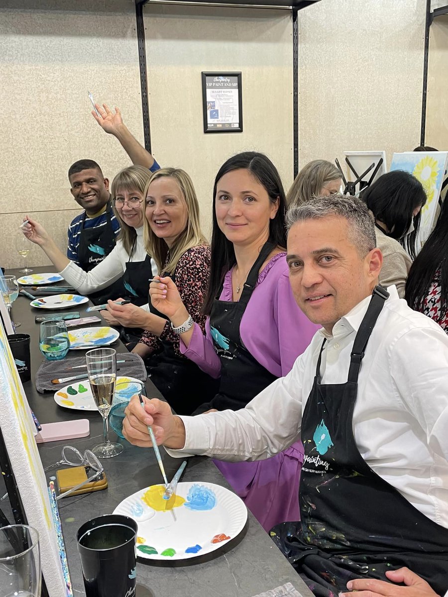 evolv_super's tweet photo. Evolv got together and embraced their artistic side. @Champainting hosted us for a corporate team building event, where we all painted wild sunflowers while sipping on some champagne. As it turns out, auditors do have an artistic side!

 #building #painting #experienc https://t.co/zqBxG8kTuu