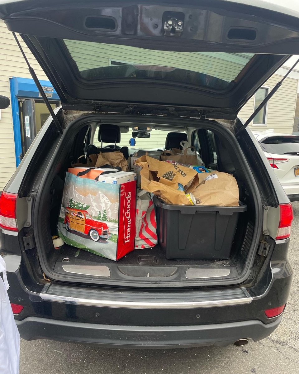 gcswimmingpool's tweet photo. Last week, with your generous donations, the Pool donated over 650 pounds of food and toiletries to @The_INN!  We thank everyone for contributing to our annual food drive! https://t.co/ftueeJLMki