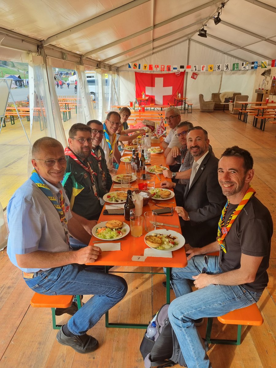 GeriKiechler's tweet photo. Ein unvergesslicher Nationalfeiertag im #Goms Besuch des #bula22 von Bundesrat @ParmelinG Festrede Staatsrat @fredofavre und ein fantastisches Konzert mit #Hecht https://t.co/4kFwJAi73U