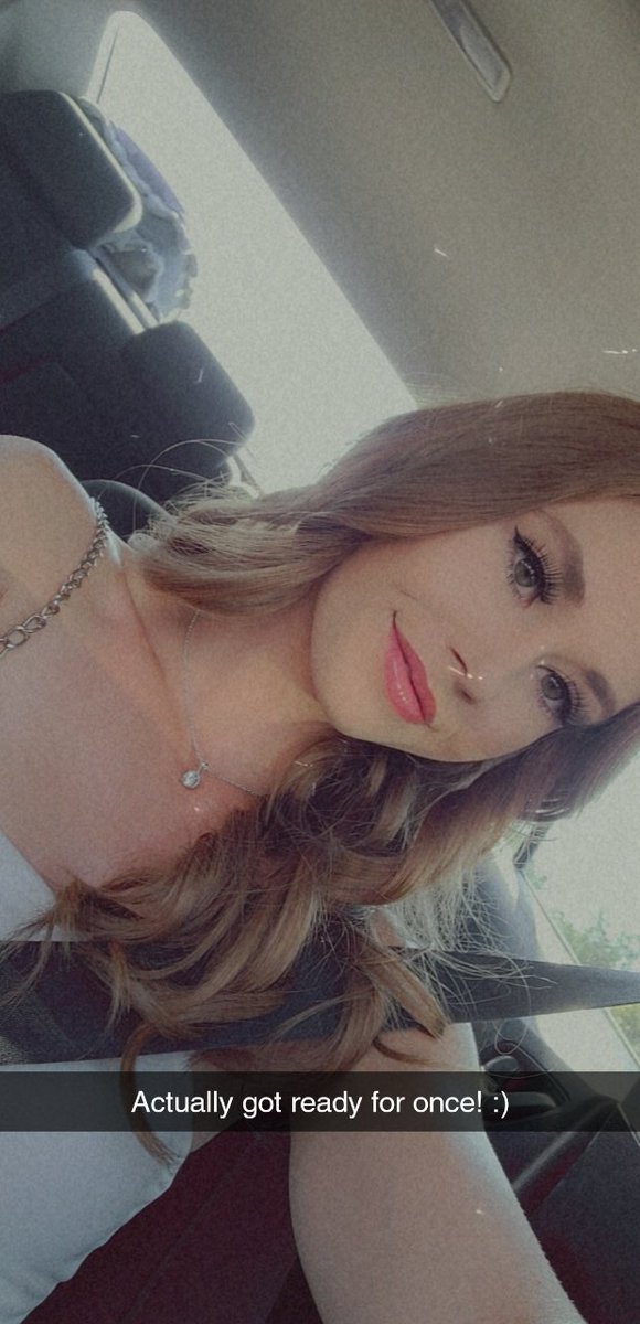 RasmussenDayna's tweet photo. I guess my man doesn't wanna show me off for national gf day for the 5th year in a row so I'll just do it myself. Here's a couple of pictures I actually feel decent in lol. Enjoy! 😅💕 https://t.co/uik3RfeBFL