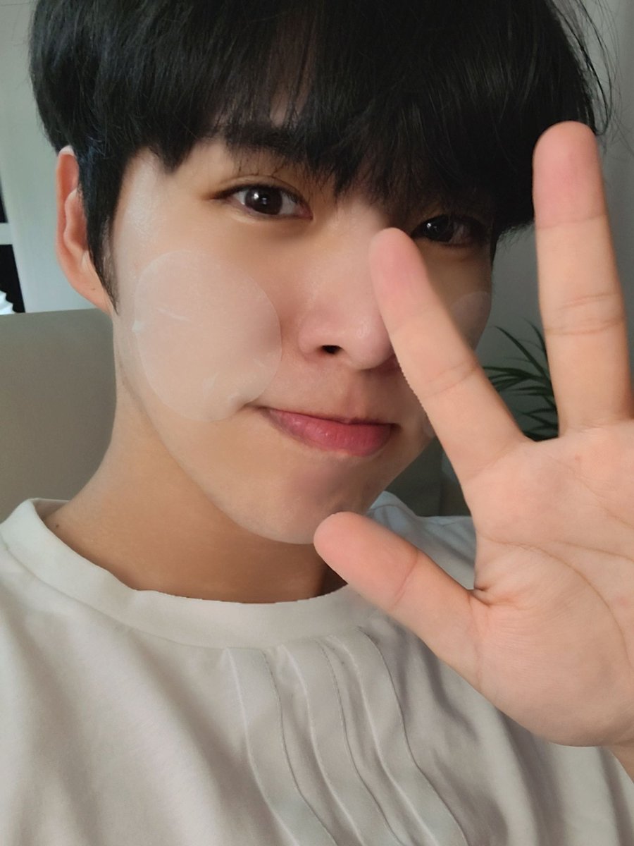 XEED_OFFICIAL's tweet photo. #DOHA ) 저는 무사히 집 도착했습니다! 여러분들 새로운 한 주 활기차고 건강하게 보내시고! 좋은 아침 보내세요😆 저는 이만 퇴장합니다..👋🏻😴

#XEED #도하 #TheXEEDonYourHEART https://t.co/GN4oICeVeU