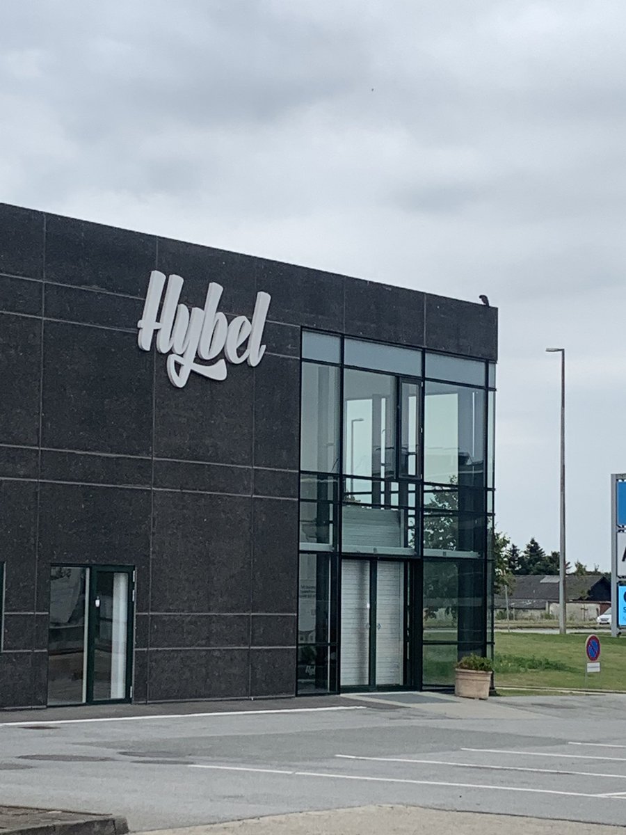 PeekPerfomance's tweet photo. @ Frederik Vesti you in one of these places?
#FIA #F2 #FIAF2 #HungarianGP #BudapestGP #Hybel #HybelDK #FrederikVesti #FV9 #Vesti https://t.co/0kPLX8US5v