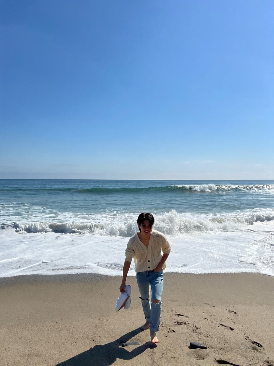 thinkerfeIix's tweet photo. 🌊🤍 https://t.co/ZXqzrxQ2re