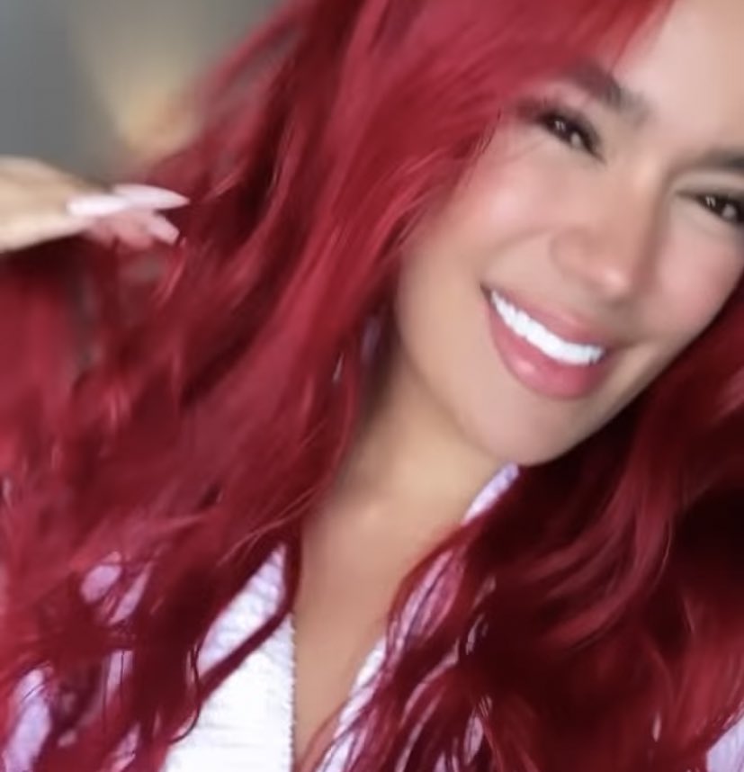 ofisabels's tweet photo. KAROL G DYED HER HAIR RED I KNEW IT 🌹♥️💋 https://t.co/9qOnfrajFu