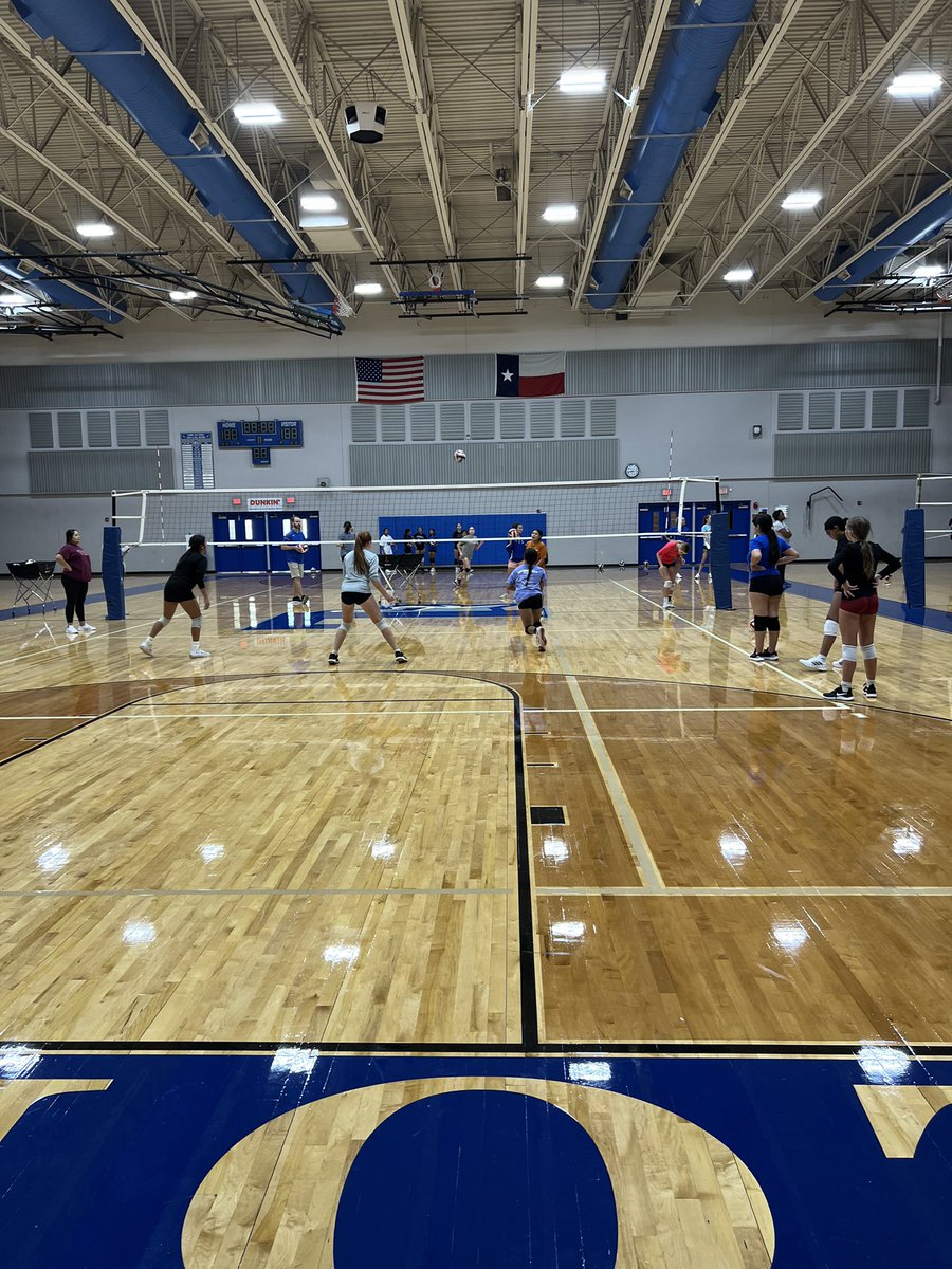 CoachLMoffett's tweet photo. Great Start to our @HaysCISD #Athletics Fall seasons - Great to see all of our coaches &amp; athletes at work #LetsGo  @Buda_Johnson_XC @xchays @Lehman_Athletic Volleyball @LehmanLobosFB https://t.co/WEHkC0fqMi