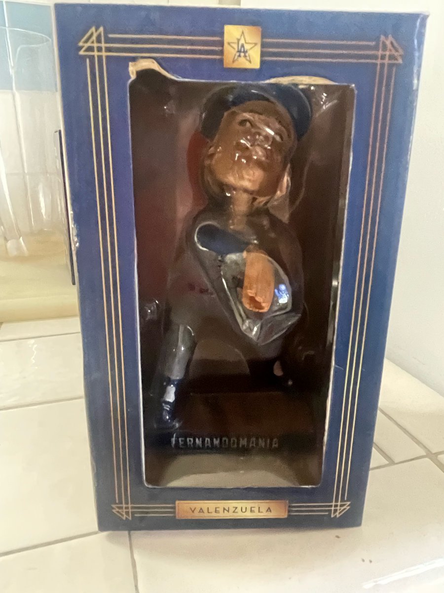 DodgerFanWeekly's tweet image. LEFTY MANIA!
Fernando Valenzuela &amp;amp; Julio Urias!

Win BOTH of these bobbleheads!

Just Retweet this tweet Like and Follow to enter!

Winner announced after the Padres series Aug 7th

Good luck and Go #Dodgers

#AlwaysLA #FernandoValenzuela #JulioUrias #bobbleheads
