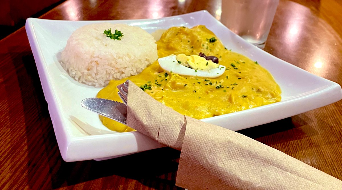 ペルー料理🇵🇪
メチャメチャポピュラーな料理みたいだけど味はなんだか少しスパイシーなシチューっていう感じで美味しい‼︎
お腹空かせていったから本音はご飯とルーお代わりしたかったな😂
#バンクーバーランチ