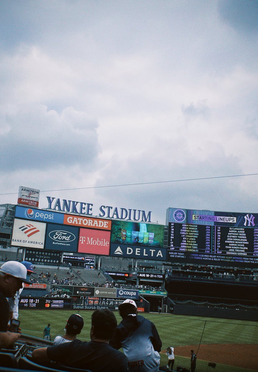hannaoreillytv's tweet photo. Tonight I’m their biggest fan.…. 

PLAY BALL or….whatever  ⚾️

#YankeesTwitter #yankees #bronx #NewYork https://t.co/IzuCnefO7j