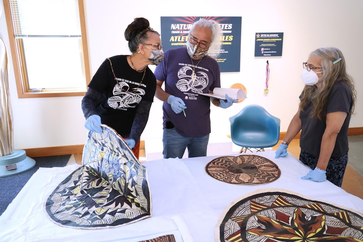 “We wanted to better understand how museums present our ‘measina,’ our precious things,” said Reggie Fitiao, a researcher visiting from American Samoa. Learn more about the researchers' cross-country trip to visit collections of tapa cloths: around.uoregon.edu/content/samoan…